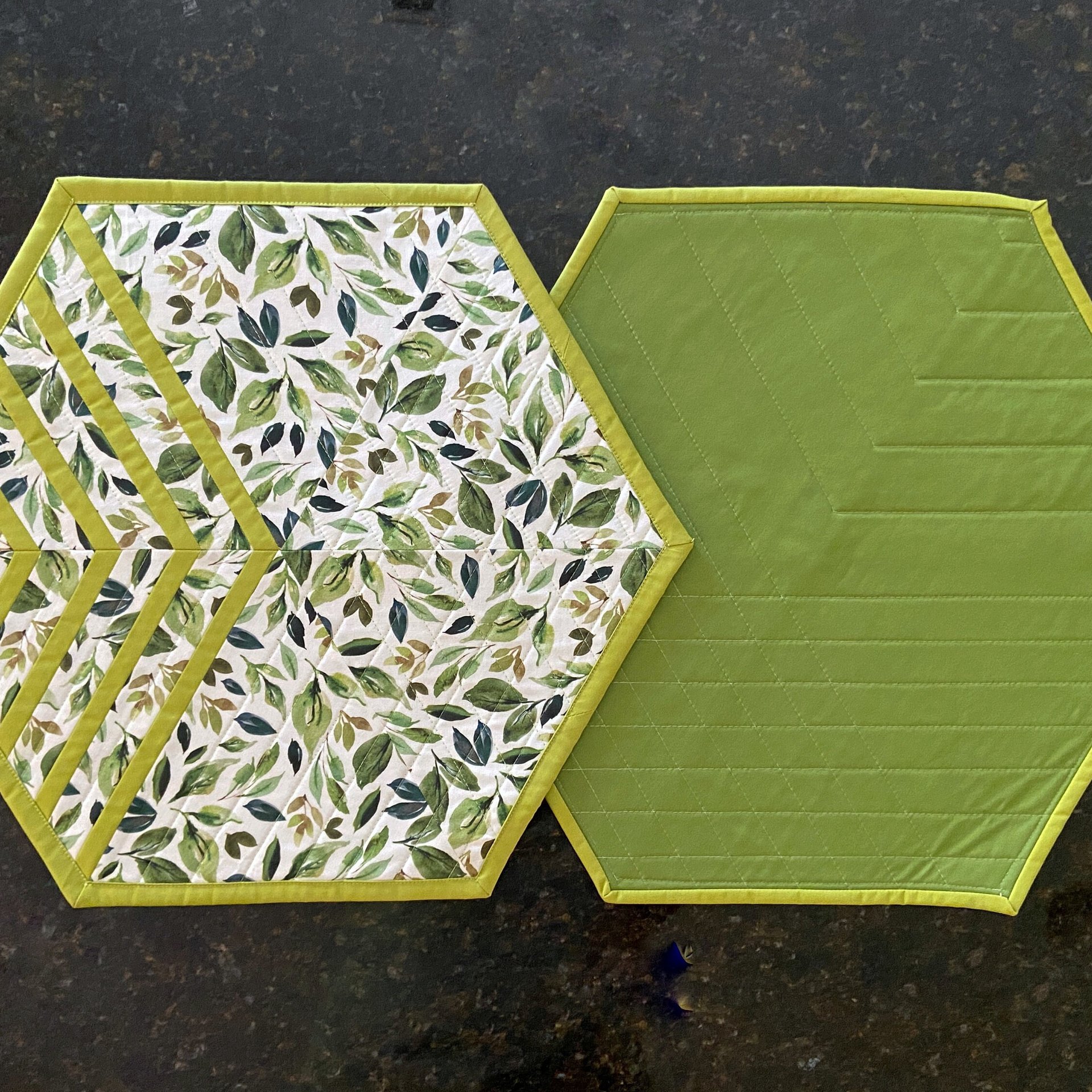 Placemats, Quilted Green and White with Leaves, Perfect for Round Tables, Set of Two Hexagon-Shaped Table Mats for Modern Kitchen, Trivet